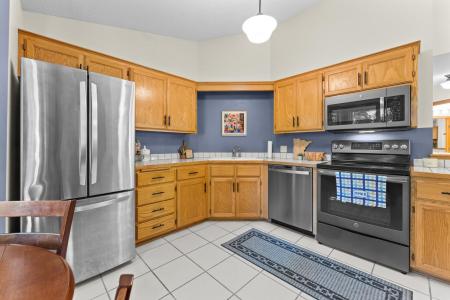 1112 Stratford Lane E, Burnsville, مينيسوتا 55337, الولايات المتحدة
