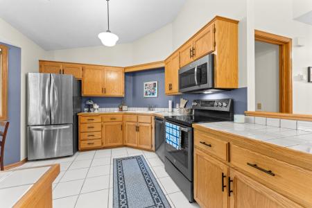 1112 Stratford Lane E, Burnsville, Minnesota 55337, USA