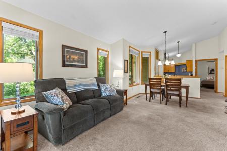 1112 Stratford Lane E, Burnsville, مينيسوتا 55337, الولايات المتحدة