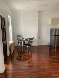 131 64th St #2, West New York, New Jersey 07093, États-Unis