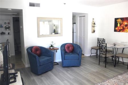 7701 Starkey Rd. #206, Seminole, Florida 33777, Estados Unidos