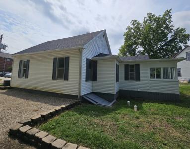 136 N. Hamilton Street, Hillsboro, Illinois 62049, États-Unis