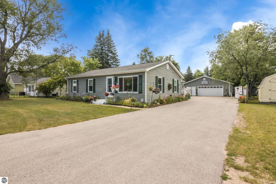 211 Division Street, Kalkaska, Michigan 49646, Estados Unidos