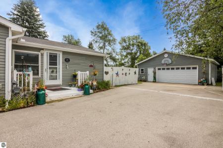 211 Division Street, Kalkaska, Michigan 49646, Estados Unidos