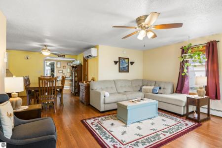211 Division Street, Kalkaska, Michigan 49646, Estados Unidos
