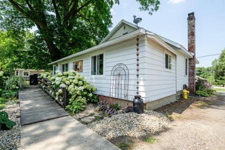7364 Red Arrow Highway, Watervliet, Michigan 49098, Stati Uniti