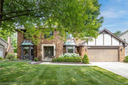 16123 Nola Drive, Livonia, Michigan 48154, USA