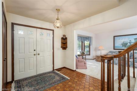 16123 Nola Drive, Livonia, Michigan 48154, USA