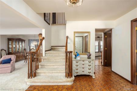 16123 Nola Drive, Livonia, Michigan 48154, USA