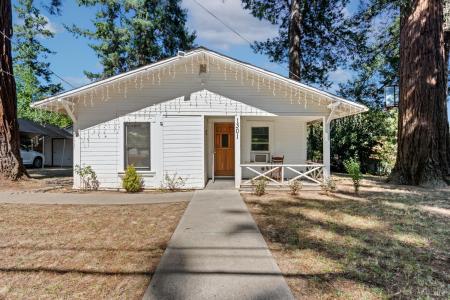 1301 Knob Hill Rd, Ukiah, California 95482, USA