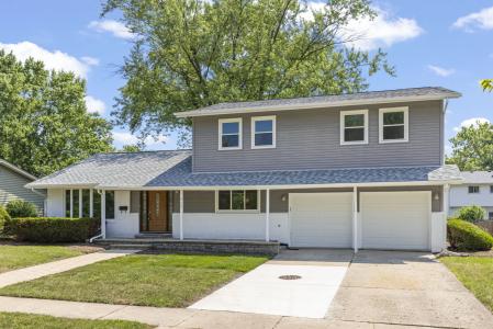 517 N Winston Drive, Palatine, Illinois 60074, USA