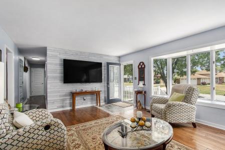 1924 Tulip Lane, Munster, Indiana 46321