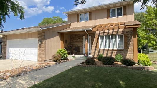 1588 Sunnyslope Drive, Crown Point, Indiana 46307, USA