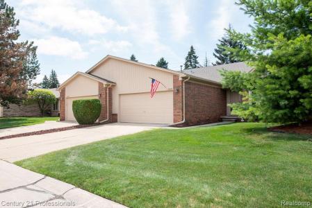 19040 Fortuna Drive S, ClintonTownship, מישיגן 48038, ארצות הברית של אמריקה
