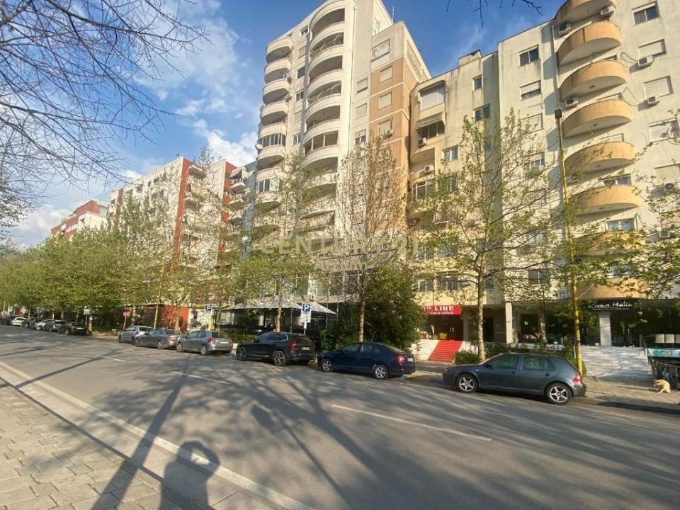 Materniteti i Ri, Tirana, アルバニア