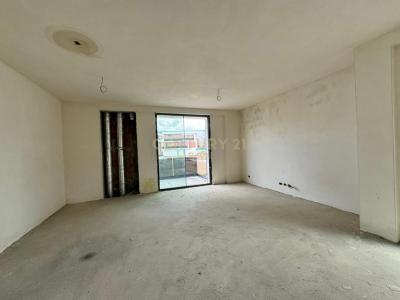 Mjull - Bathore, Tirana, Albania