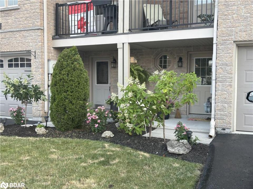 175 STANLEY STREET STREET, Barrie, אונטריו L4M 0G2, קנדה 