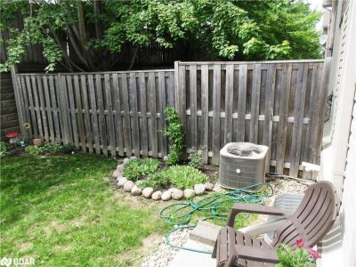 175 STANLEY STREET STREET, Barrie, אונטריו L4M 0G2, קנדה 