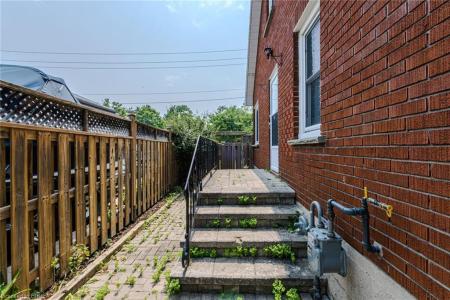 97 WALNUT STREET, Brantford, Ontario N3T 1H3, Canada