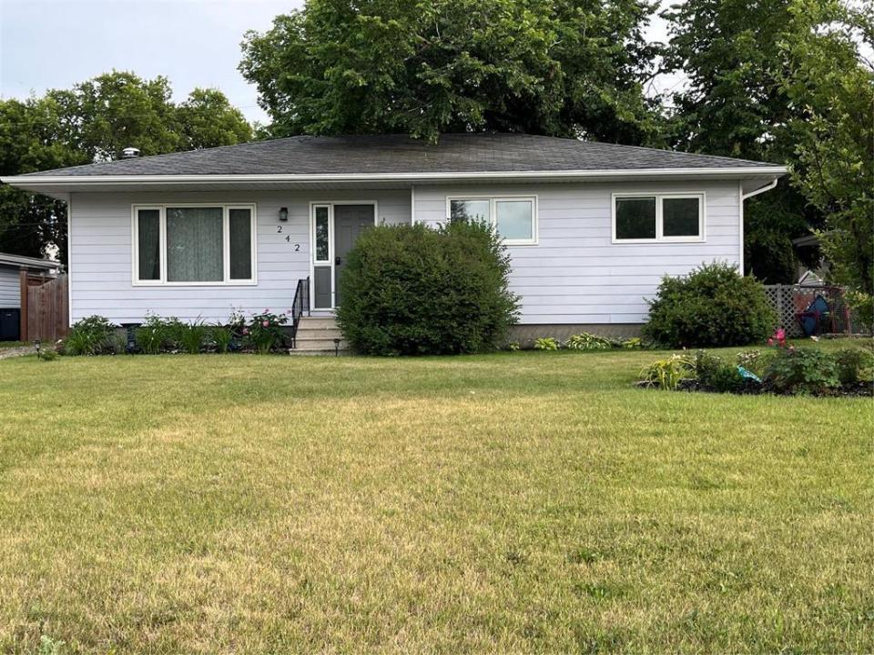 242 5TH AVENUE SOUTHWEST, Minnedosa, Manitoba R0J 1E0, Canada