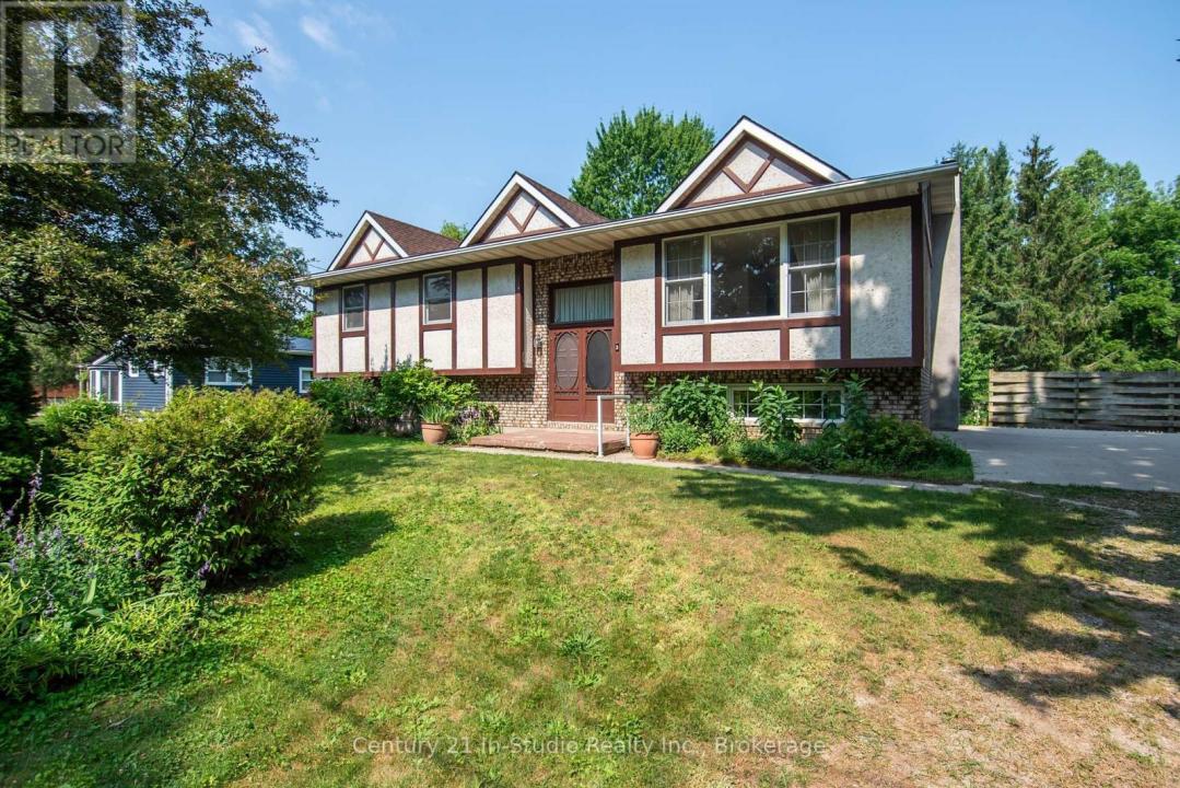 3 GLADSTONE STREET, Huron-Kinloss-, Ontario N0G 2R0, Canada