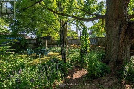 3 GLADSTONE STREET, Huron-Kinloss-, Ontario N0G 2R0, Canada