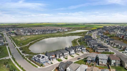 29 LUCAS COVE NW, Calgary, Alberta T3P 1M4, Kanada