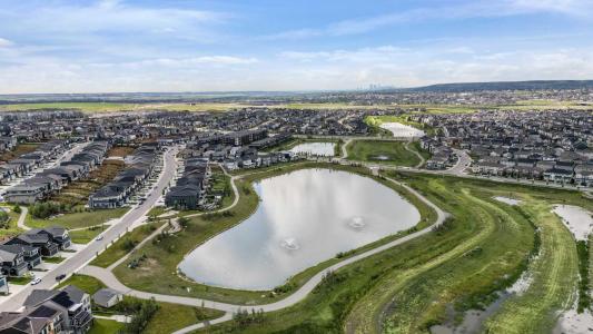 29 LUCAS COVE NW, Calgary, Alberta T3P 1M4, Kanada
