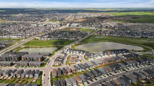 29 LUCAS COVE NW, Calgary, Alberta T3P 1M4, Kanada