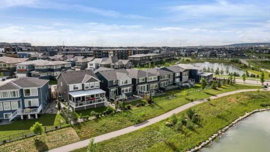 29 LUCAS COVE NW, Calgary, Alberta T3P 1M4, Canada
