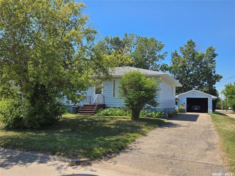 324 SULLIVAN STREET, Stoughton, Saskatchewan S0G 4T0, Canada