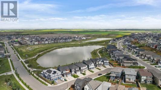 29 LUCAS COVE NORTHWEST, Calgary, Alberta T3P 1M4, Kanada