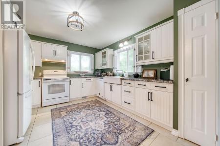 744 WILLIAM STREET, Innisfil (alcona), Ontario L9S 2G3, Canada