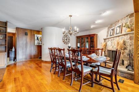 11 KENNETH DRIVE, Leamington, Ontario N8H 4B2, Canada