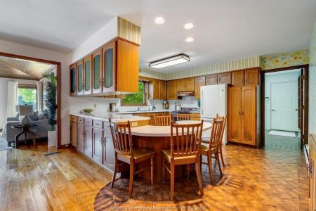 11 KENNETH DRIVE, Leamington, Ontario N8H 4B2, Canada