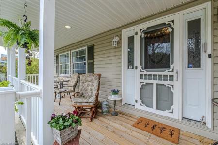 388 MCKELLAR STREET, Strathroy, オンタリオ N7G 2Y5, カナダ