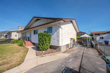 171 HUTH AVENUE, Penticton, British Columbia V2A 2Z7, Canada