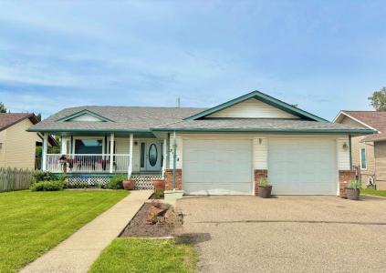 5924 58 STREET, Rocky Mountain House, Alberta T4T 1J2, Canada