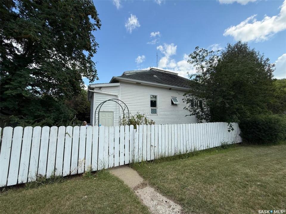 1401 107TH STREET, North Battleford, Saskatchewan S9A 1Z8, Canada