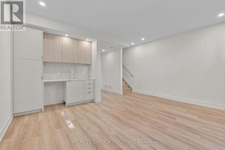 83 BOYCE AVENUE, Ottawa, Ontario K2B 6J1, CANADÁ