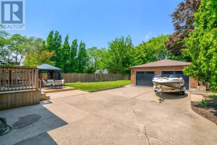 1182 LAKESHORE ROAD, St. Catharines (rural Port), Ontario L2R 6P9, Canada