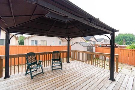 56 JULIA ROAD, Winnipeg, Manitoba R2N 4M4, Canada