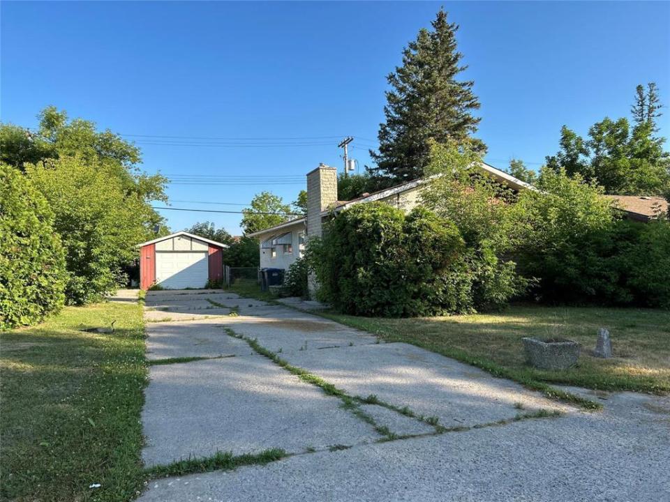 1 POPLAR STREET, Pine Falls, Manitoba R0E 1M0, Canadá