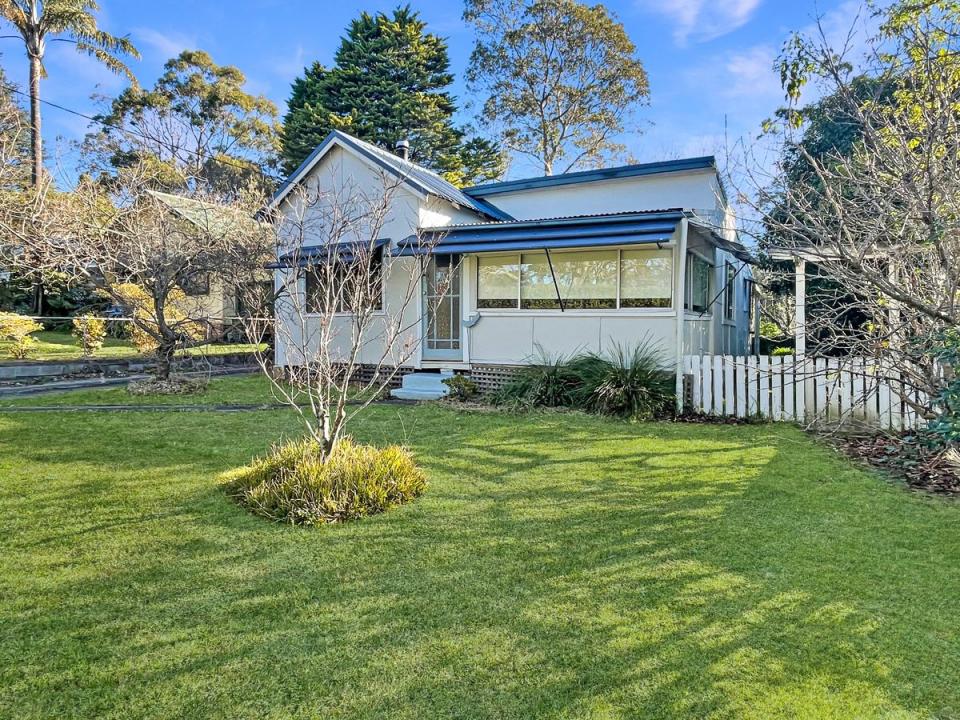 12 Birdwood Parade, Hazelbrook, NSW 2779, Australia