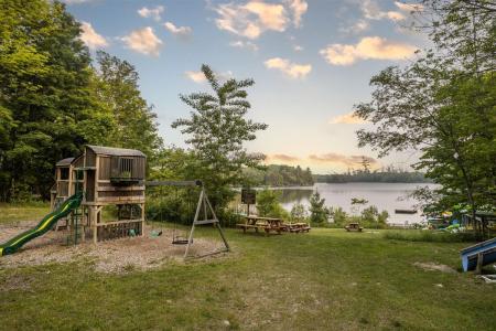 100  Rue du Lac-des-Sittelles, Austin, Quebec J0B 1B0, Canadá