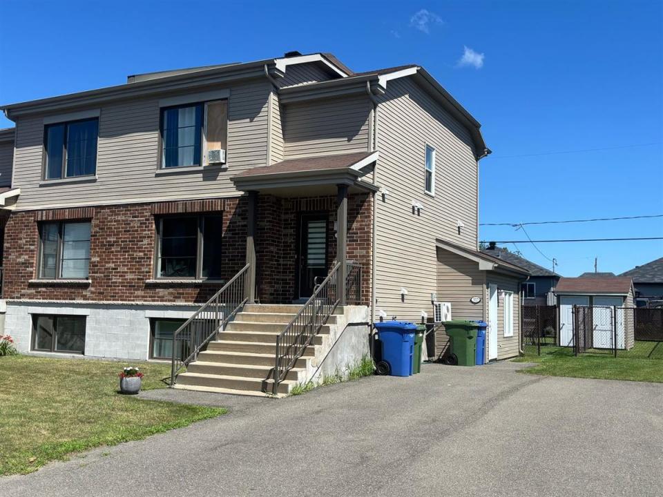 357Z-357AZ Rue du Grenoble, Lachute, Quebec J8K 0K1, Canada