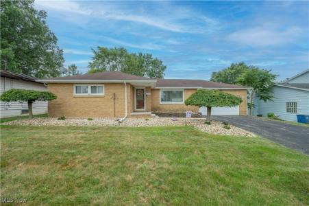 519 Blossom Avenue, Campbell, Ohio 44405, USA