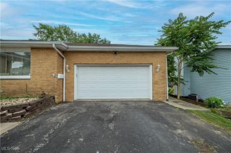 519 Blossom Avenue, Campbell, Ohio 44405, USA