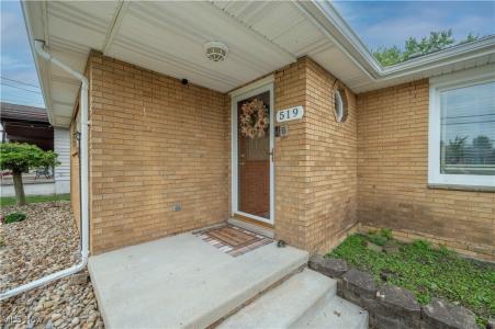 519 Blossom Avenue, Campbell, Ohio 44405, USA