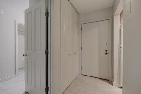 10521 Cedar Lake Road , 208, Minnetonka, Minnesota 55305, USA
